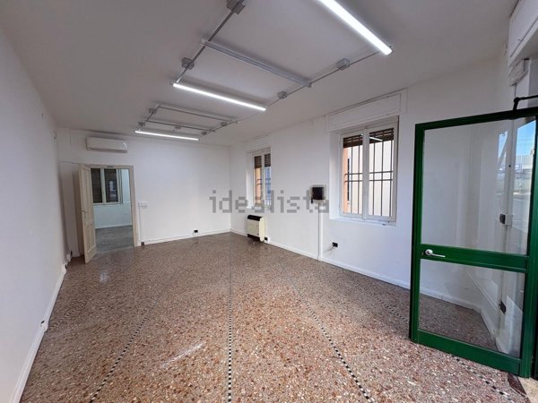 negozio in affitto a Brescia in zona Volta