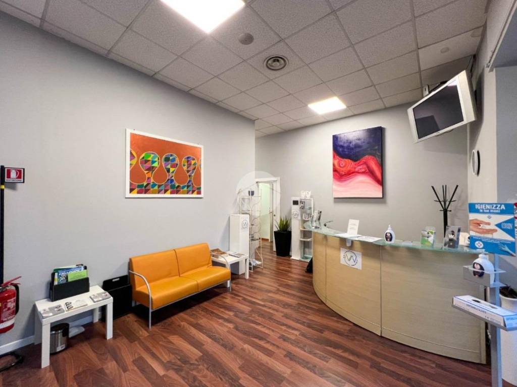 negozio in affitto a Brescia in zona Volta