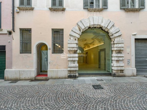 negozio in affitto a Brescia in zona Centro Storico