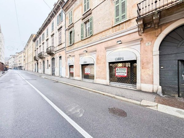 negozio in affitto a Brescia in zona Volta