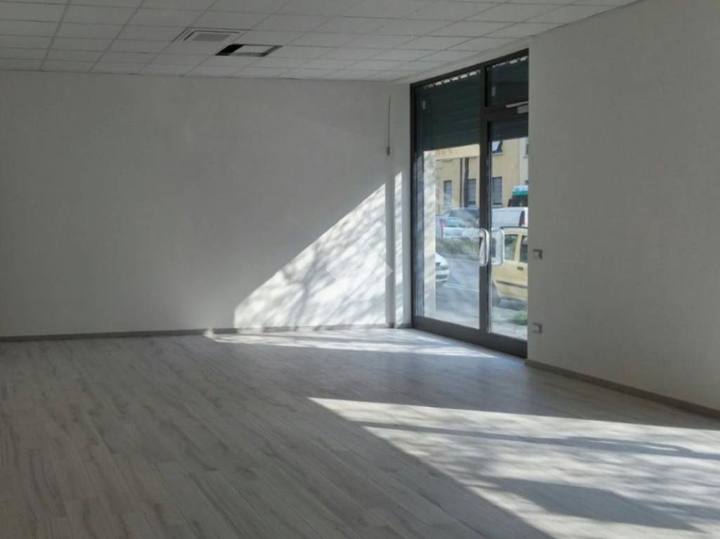 negozio in affitto a Brescia in zona Lamarmora