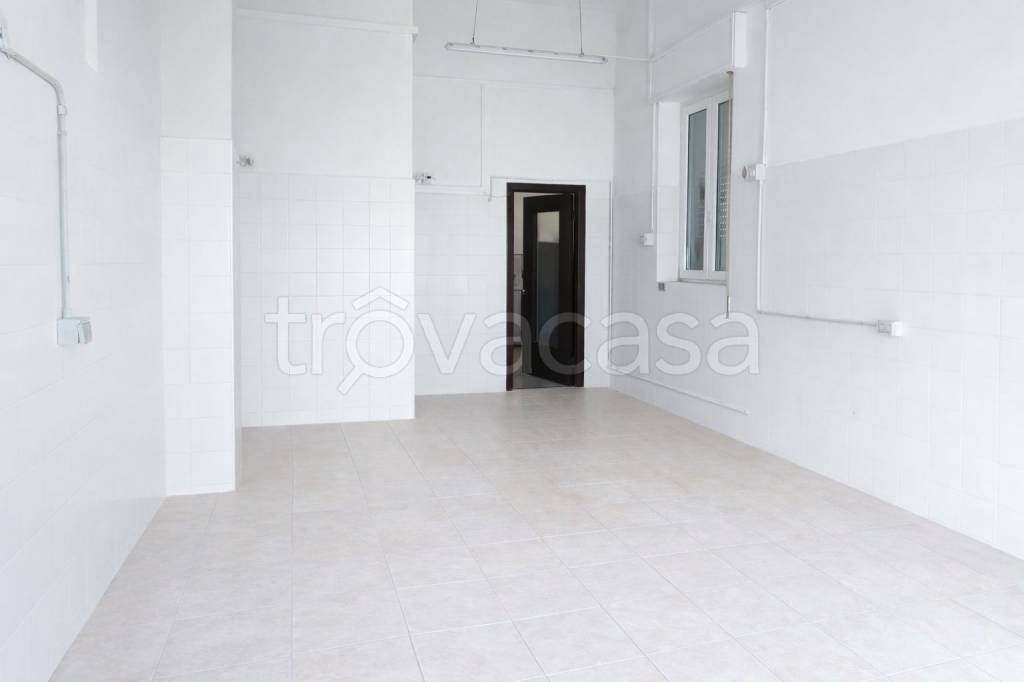 negozio in affitto a Brescia in zona Urago/Mella