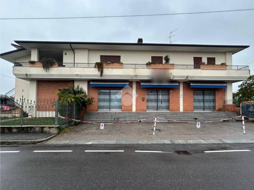 negozio in affitto a Brescia in zona Volta