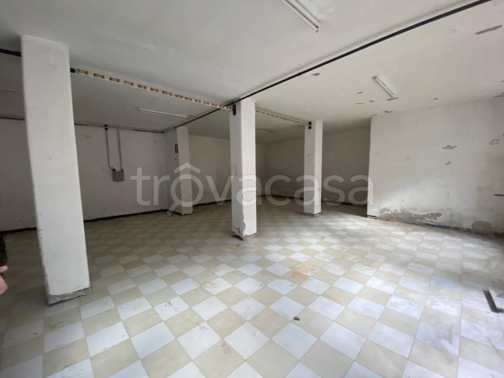 locale commerciale in affitto a Brescia in zona Urago/Mella