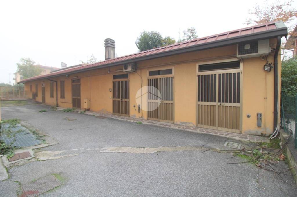locale commerciale in affitto a Brescia in zona Chiusure