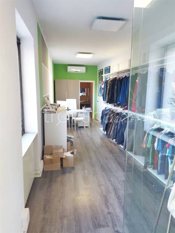 negozio in affitto a Brescia in zona Crocifissa di Rosa