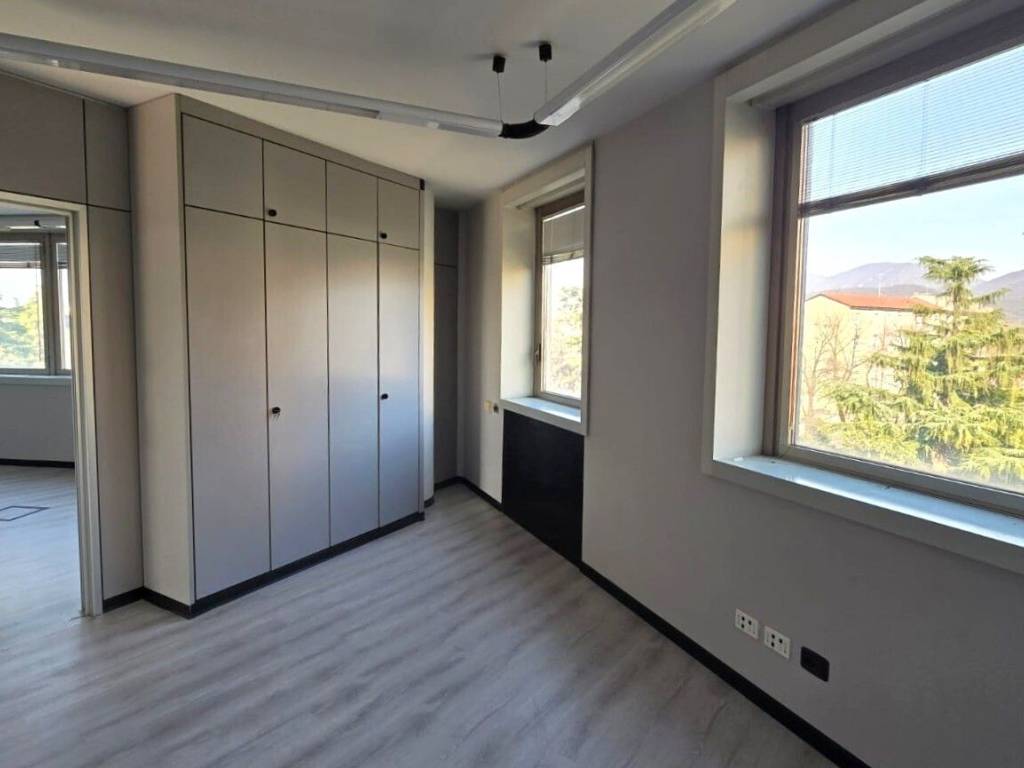 ufficio in affitto a Brescia in zona Villaggio Prealpino