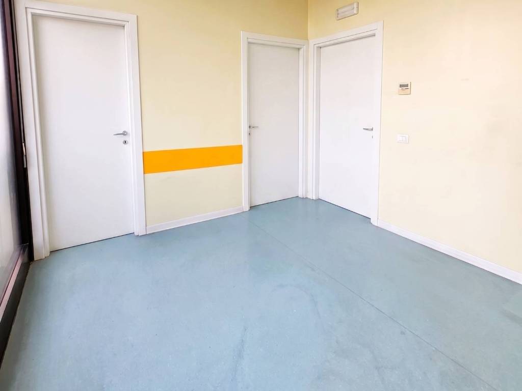 negozio in affitto a Brescia in zona Volta