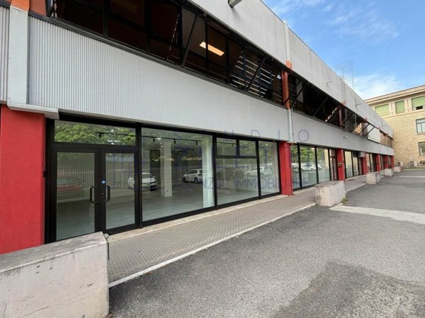 negozio in affitto a Brescia in zona Quartiere Primo Maggio