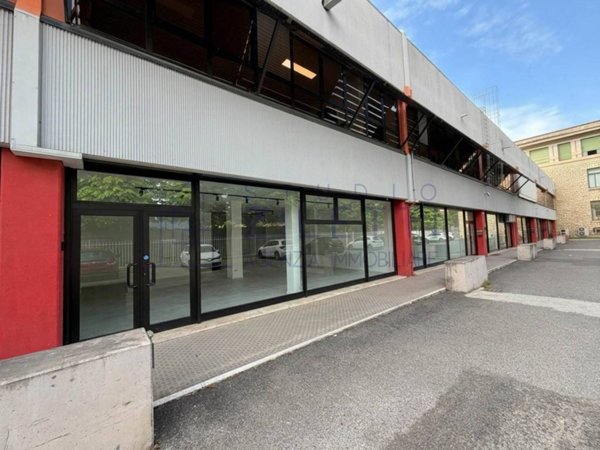 negozio in affitto a Brescia in zona Fiumicello