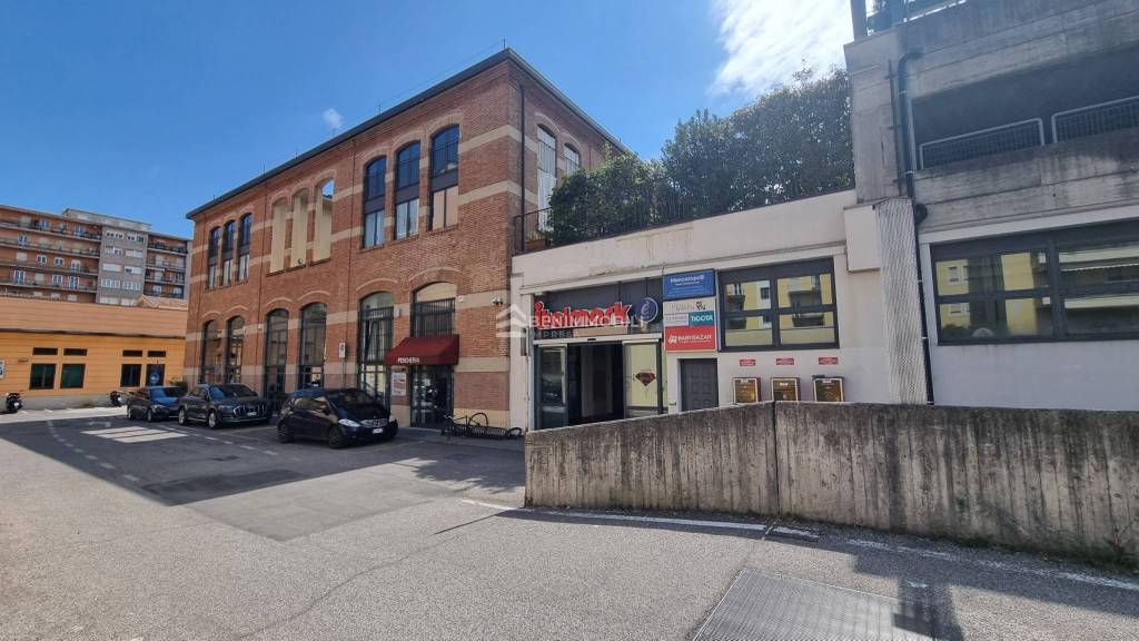negozio in affitto a Brescia in zona Crocifissa di Rosa