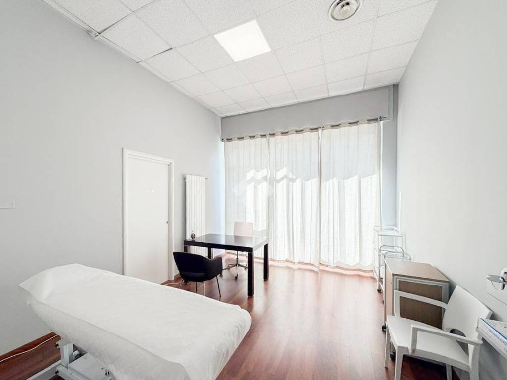 negozio in affitto a Brescia in zona Volta