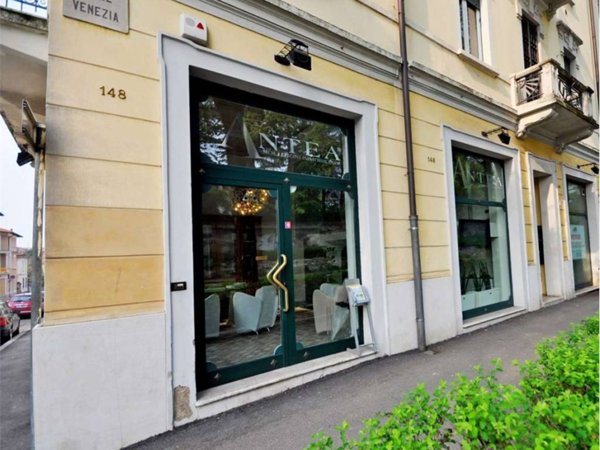 negozio in affitto a Brescia in zona Porta Venezia