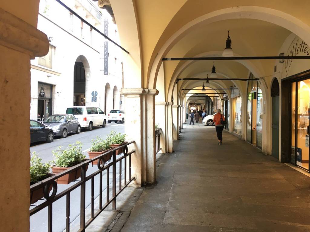 negozio in affitto a Brescia in zona Centro Storico