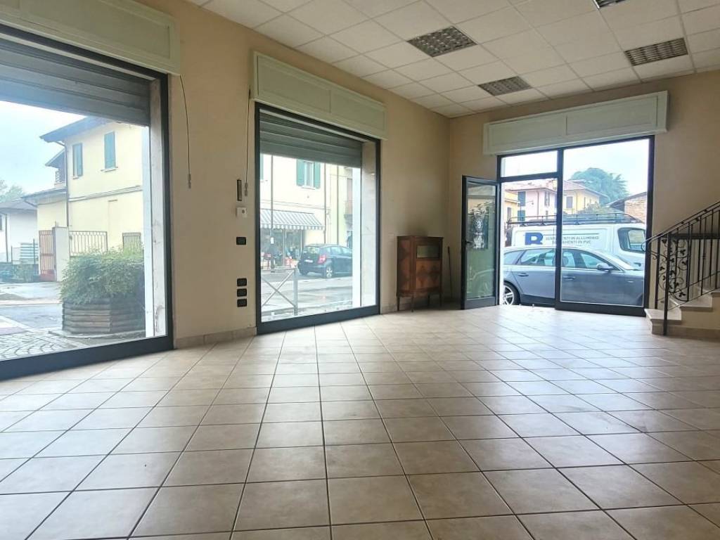 negozio in affitto a Brescia in zona Volta