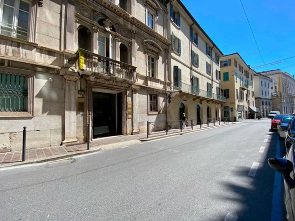 negozio in affitto a Brescia in zona Centro Storico