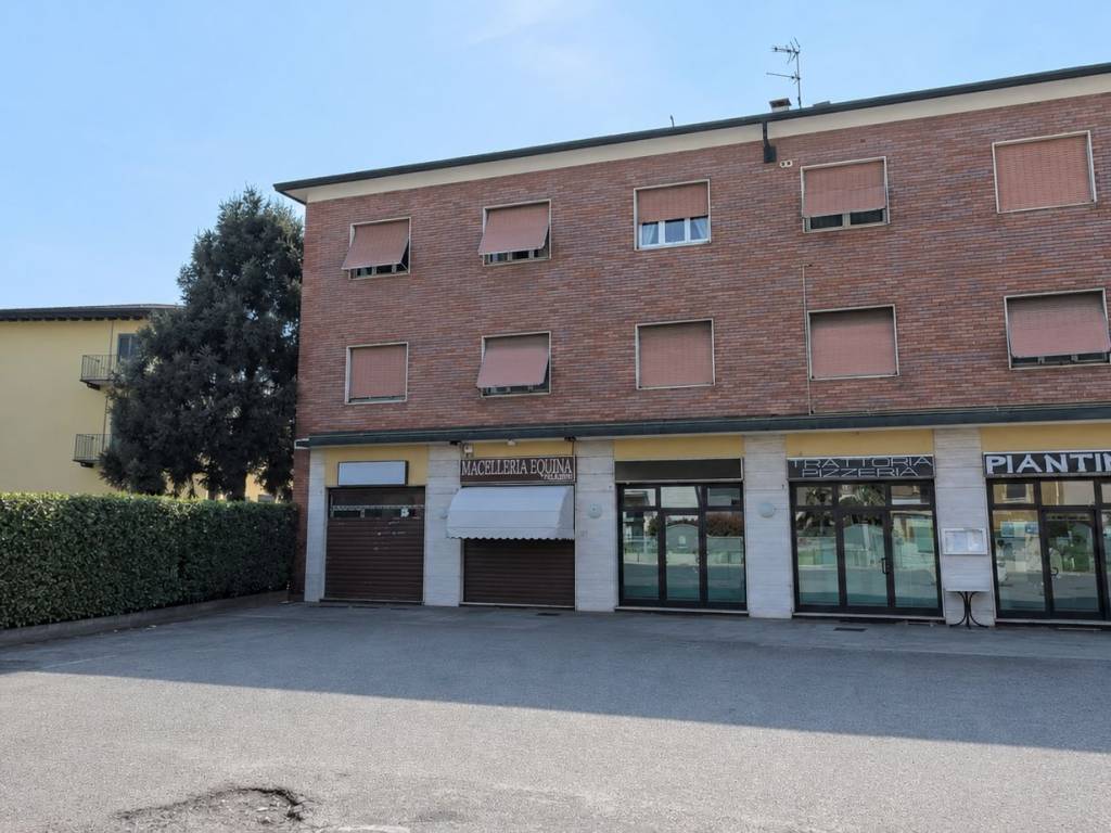 negozio in affitto a Brescia in zona Urago/Mella