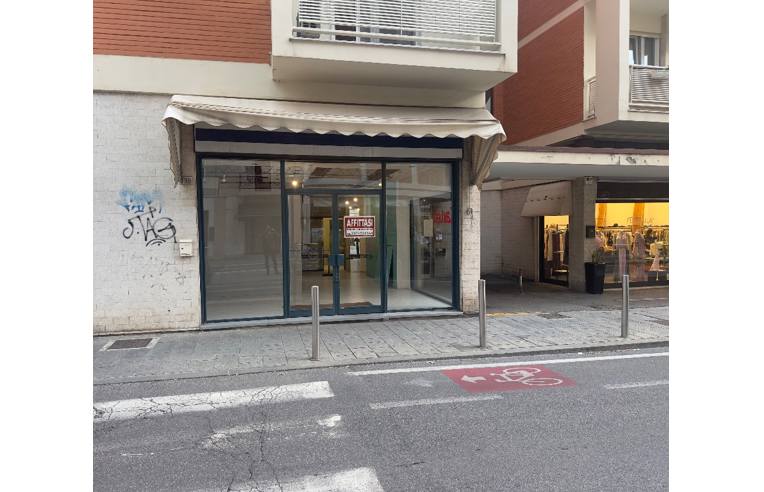negozio in affitto a Brescia in zona Volta