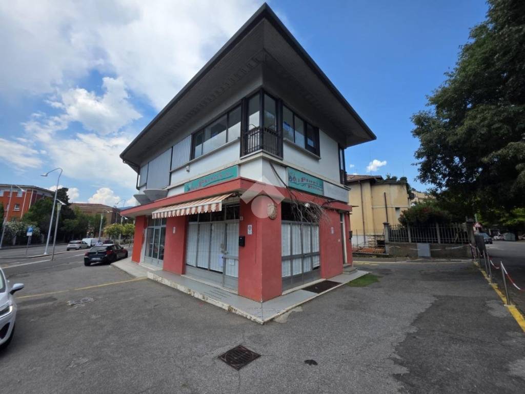 negozio in affitto a Brescia in zona Crocifissa di Rosa