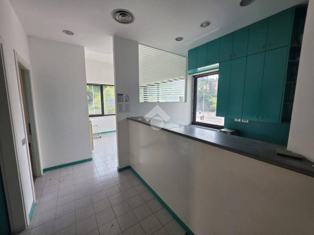negozio in affitto a Brescia in zona Crocifissa di Rosa