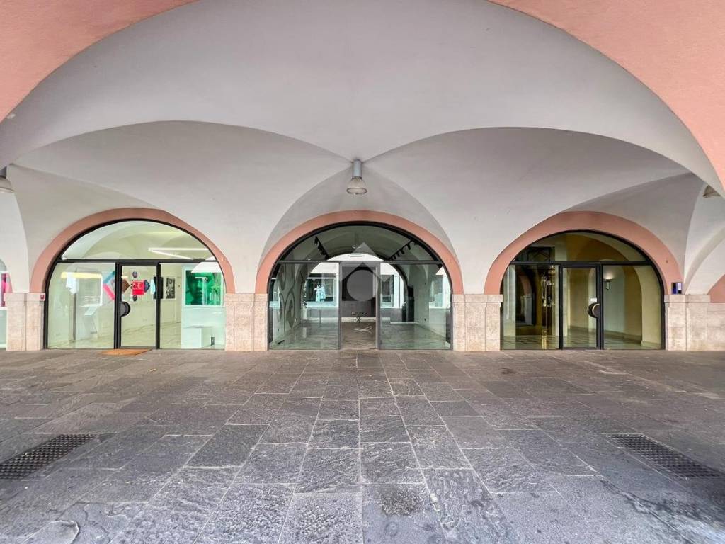 negozio in affitto a Brescia in zona Centro Storico