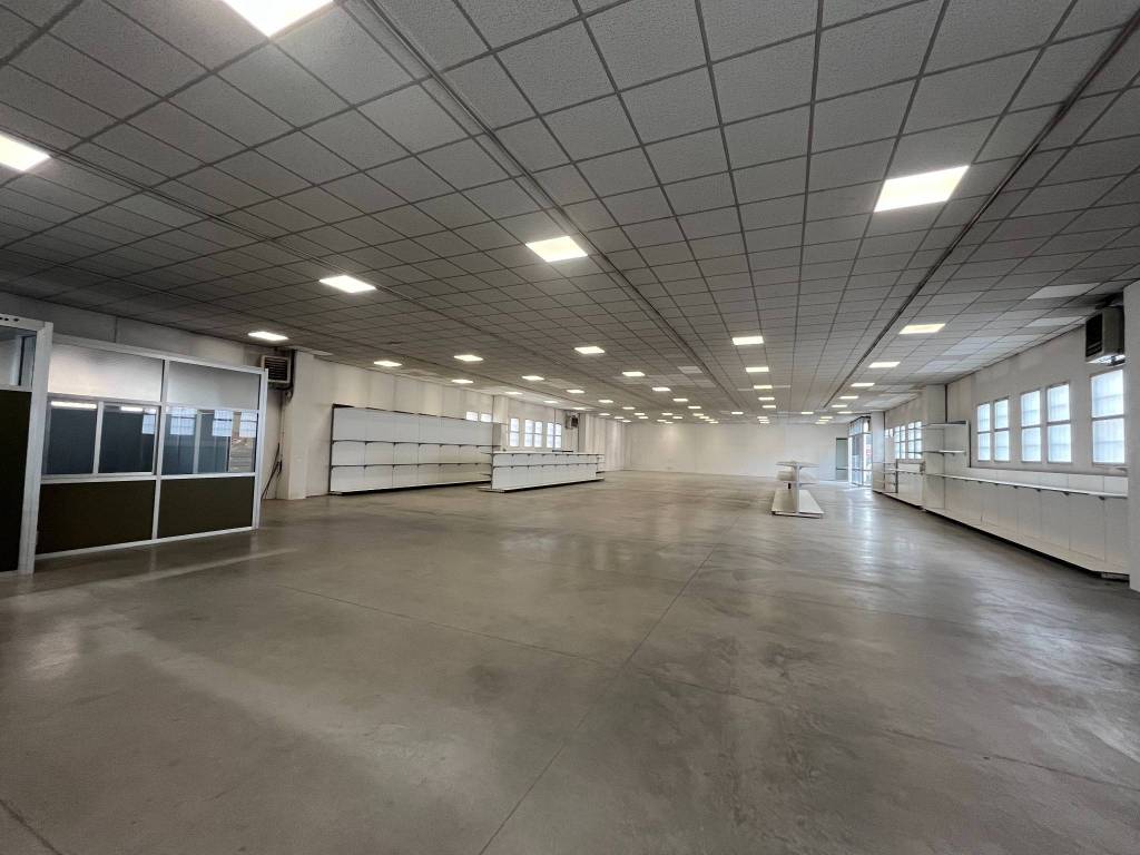 locale commerciale in affitto a Brescia in zona Volta