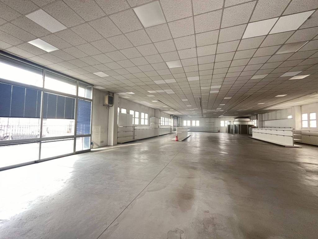 locale commerciale in affitto a Brescia in zona Volta