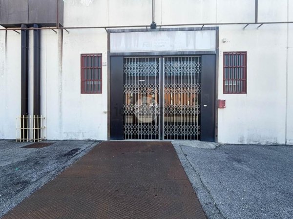 locale commerciale in affitto a Brescia in zona Volta