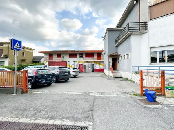 locale commerciale in affitto a Calcinato