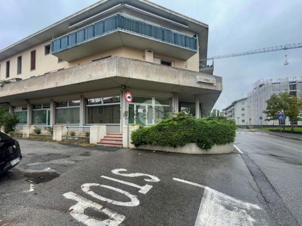locale commerciale in affitto a Calcinato