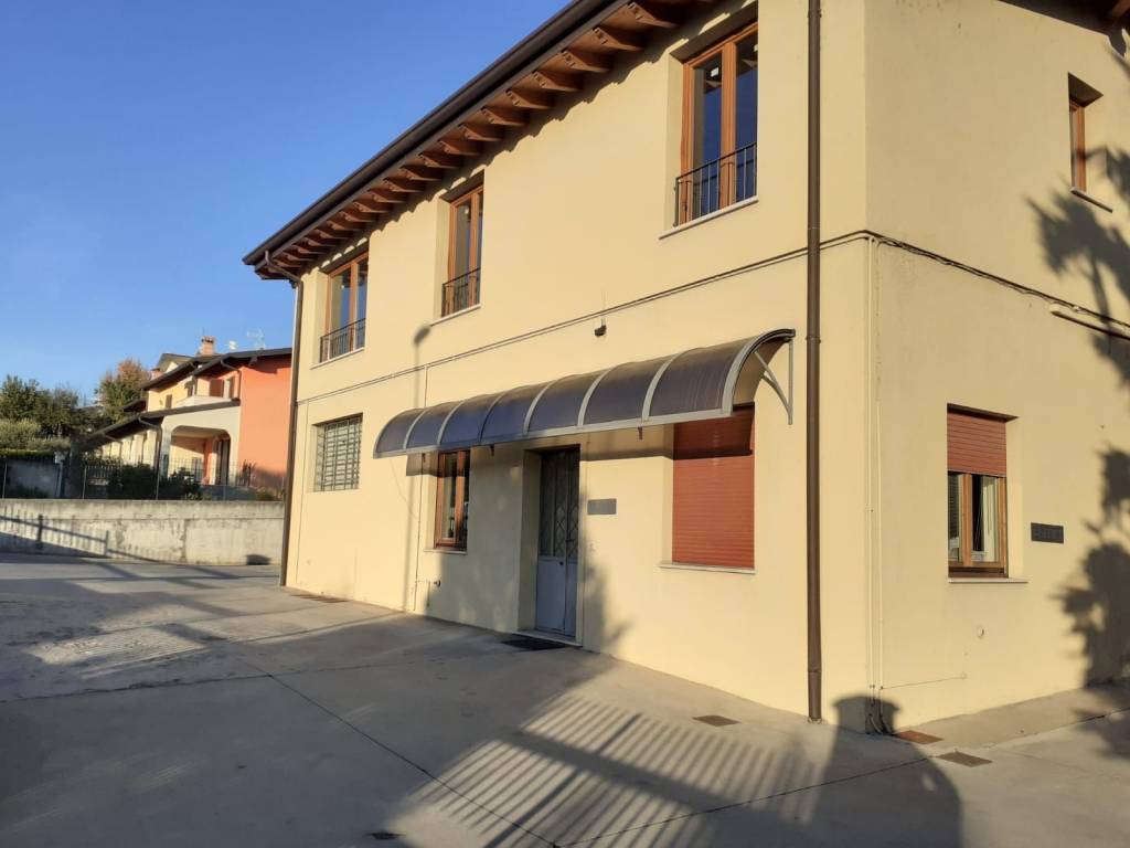 locale commerciale in affitto a Calcinato