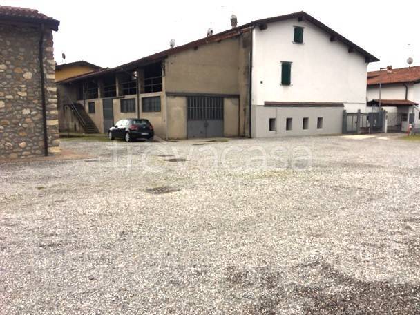 locale commerciale in affitto a Calcinato