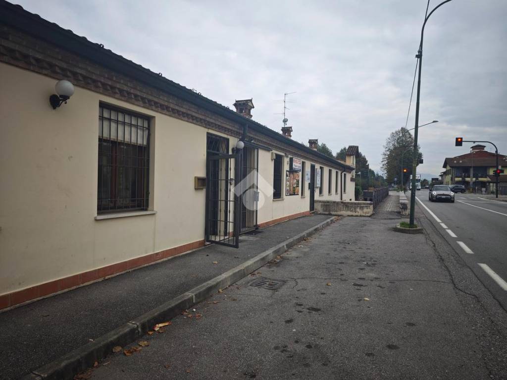 negozio in affitto a Capriano del Colle
