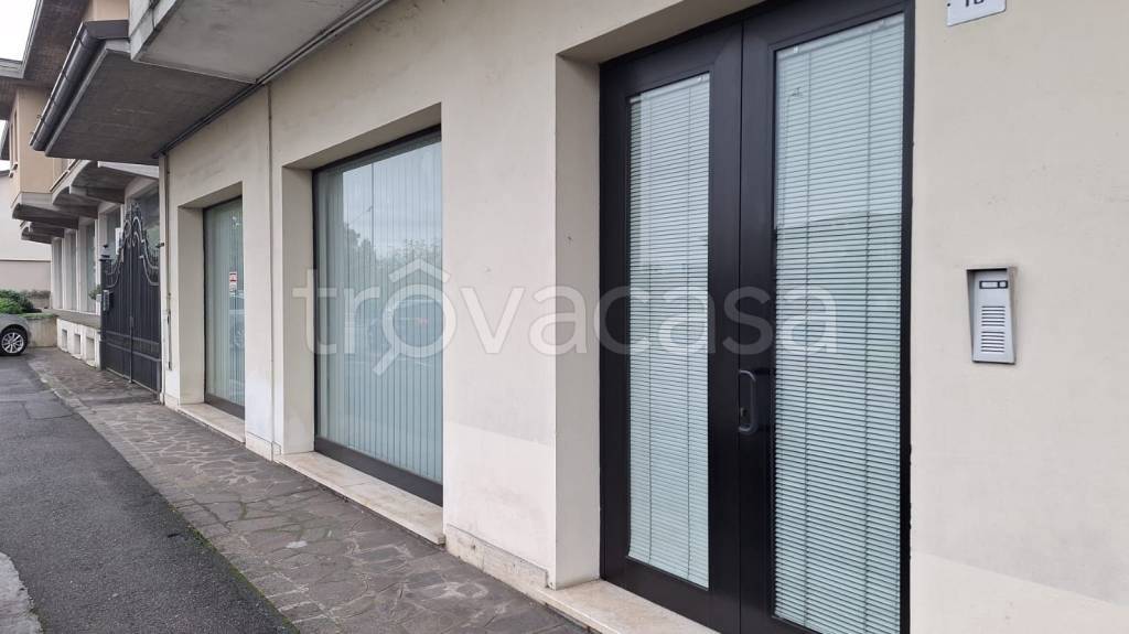 negozio in affitto a Capriano del Colle