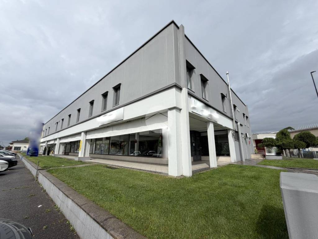 negozio in affitto a Capriano del Colle