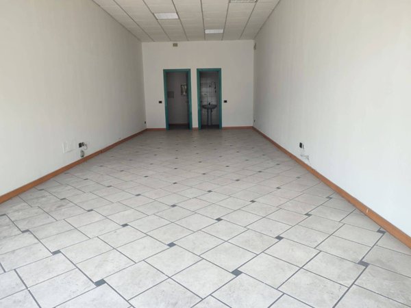 locale commerciale in affitto a Capriolo
