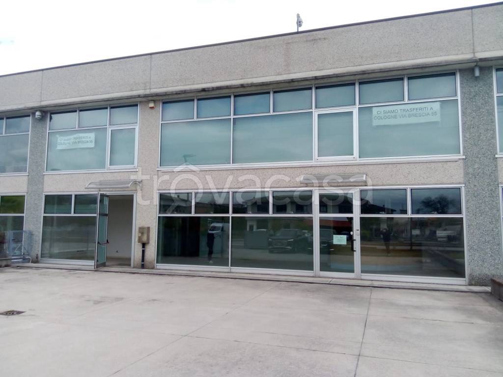 locale commerciale in affitto a Capriolo