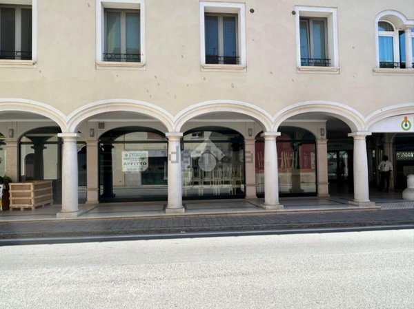 locale commerciale in affitto a Carpenedolo