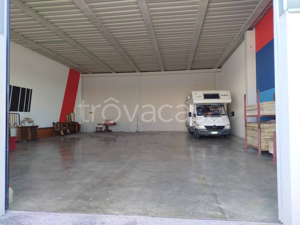 locale commerciale in affitto a Carpenedolo