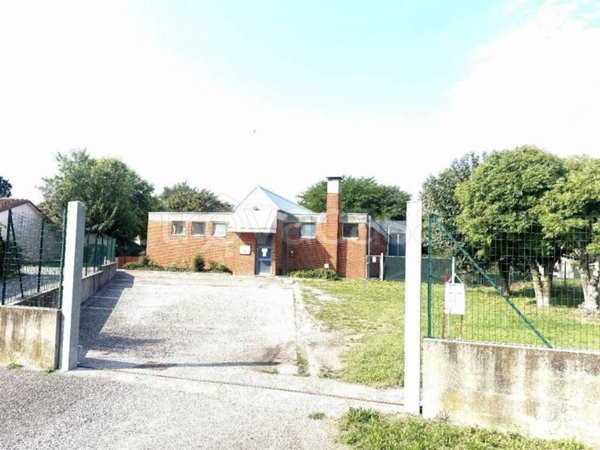 locale commerciale in affitto a Carpenedolo