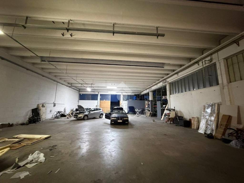 locale commerciale in affitto a Carpenedolo
