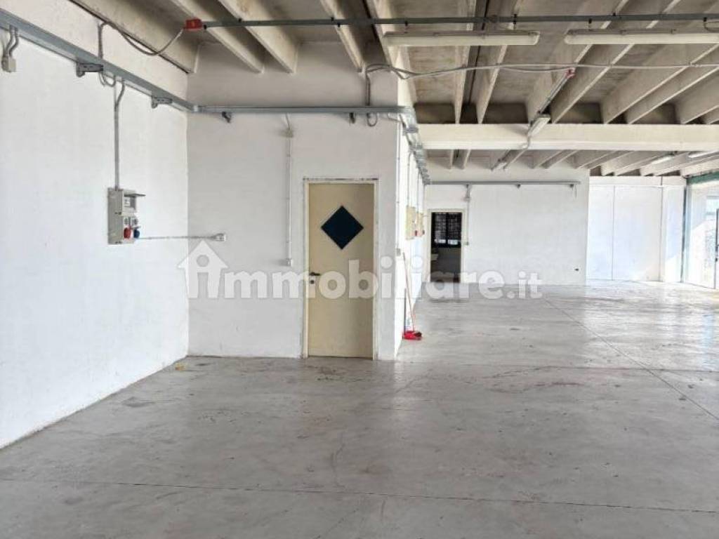 locale commerciale in affitto a Castel Mella