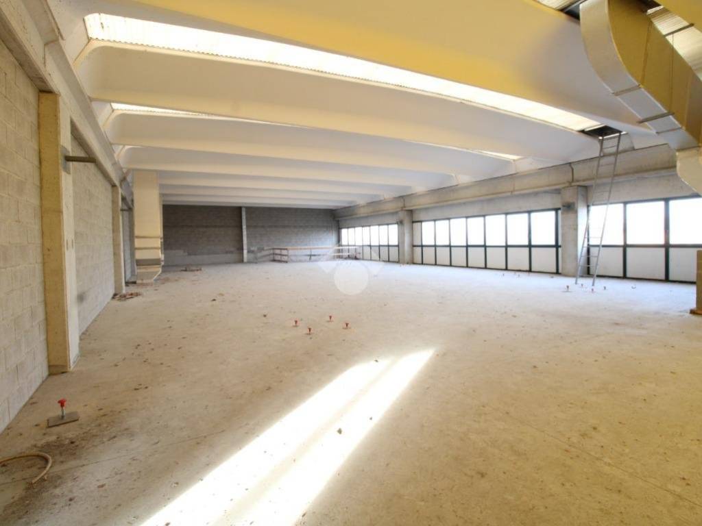 locale commerciale in affitto a Castrezzato