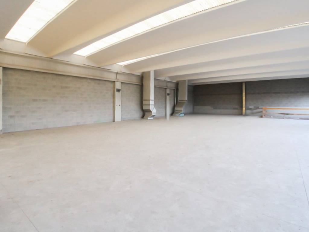 locale commerciale in affitto a Castrezzato