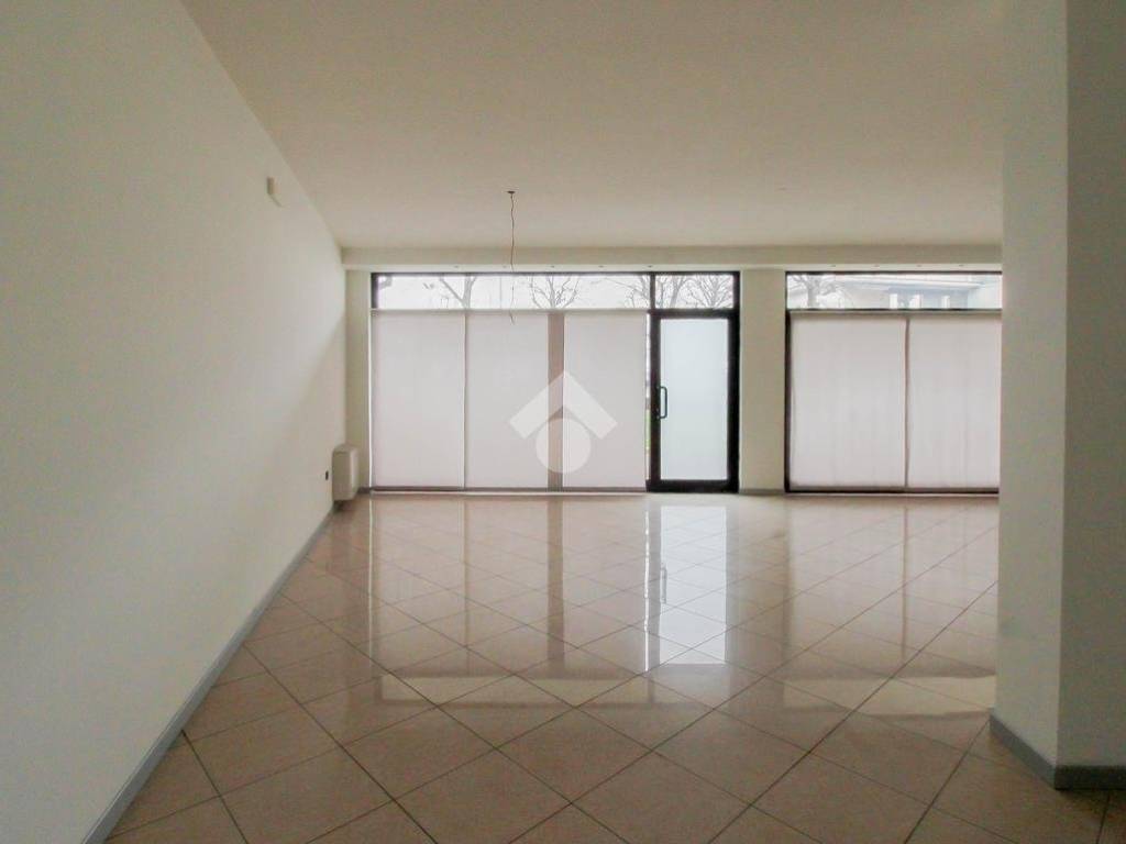 negozio in affitto a Castrezzato