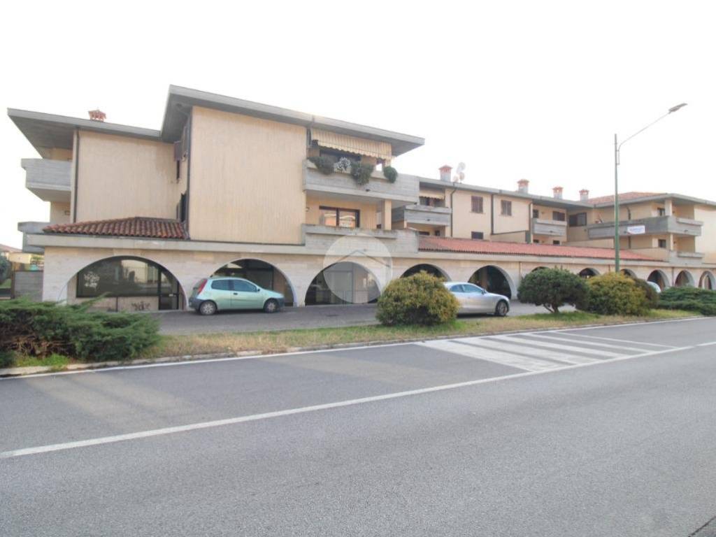 negozio in affitto a Castrezzato