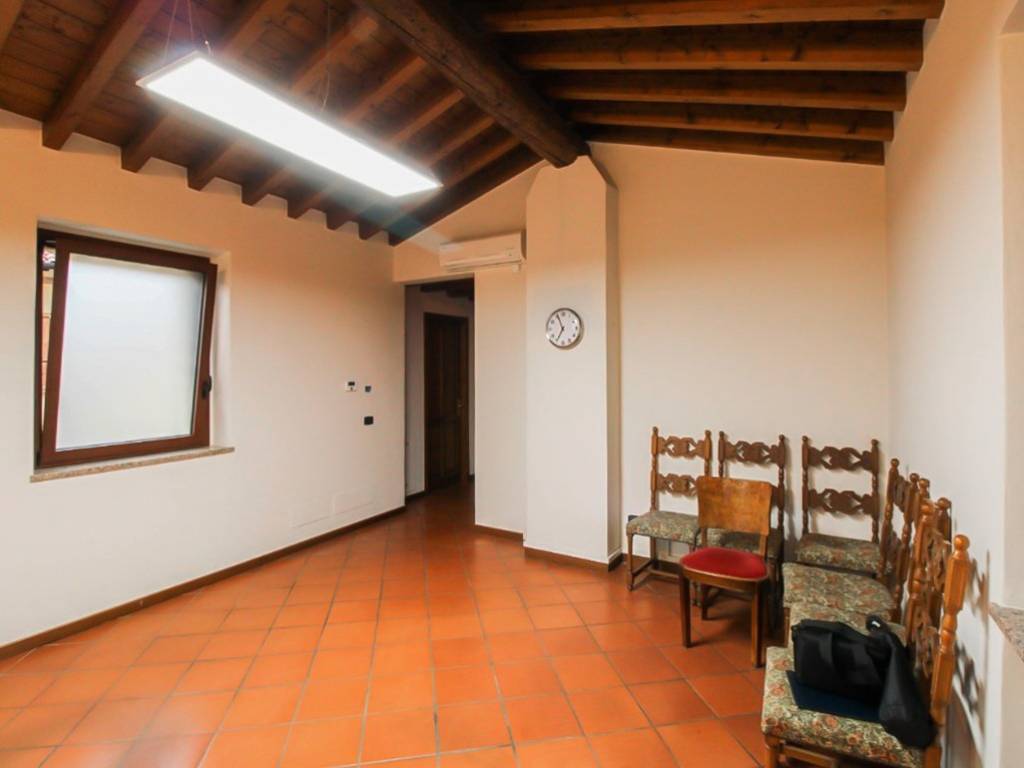 ufficio in affitto a Cazzago San Martino in zona Calino