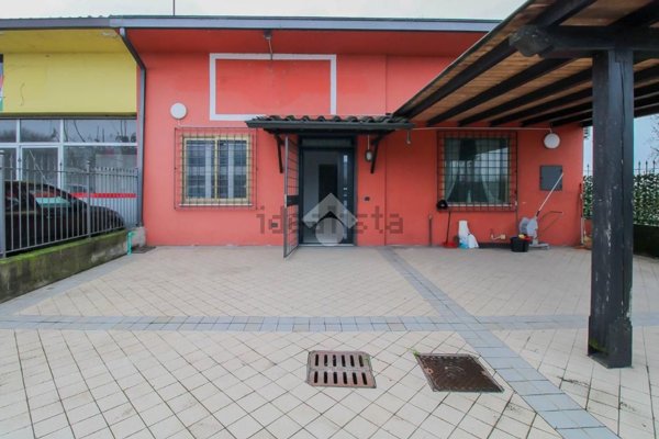 negozio in affitto a Cazzago San Martino