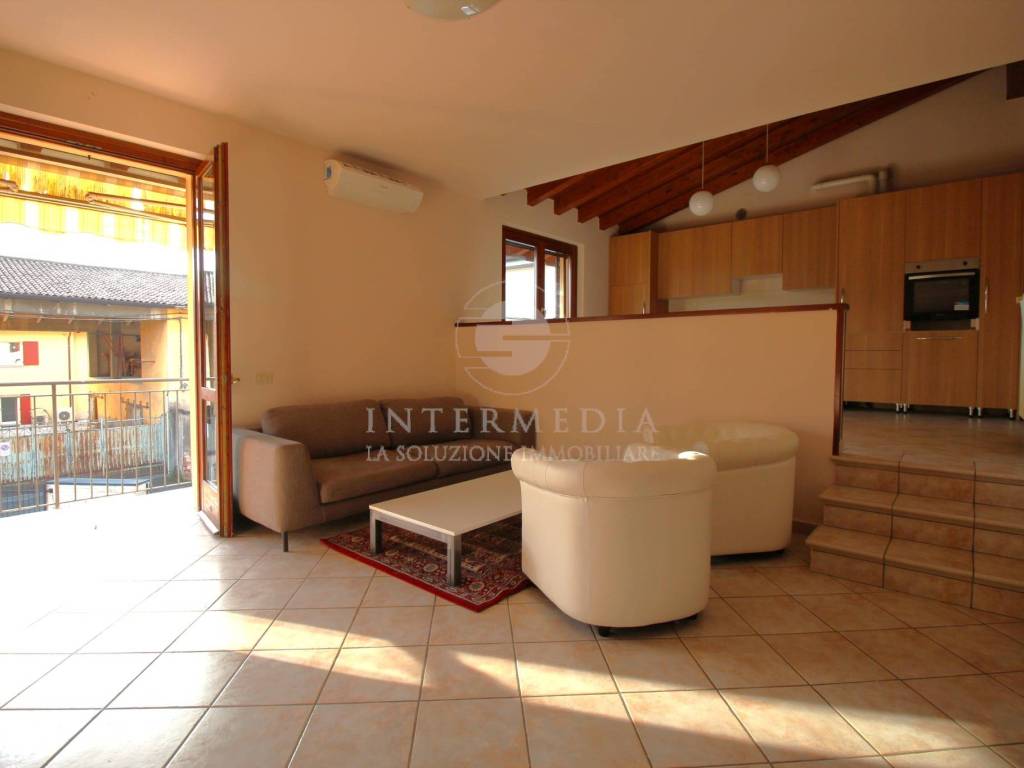 appartamento in affitto a Cazzago San Martino in zona Calino