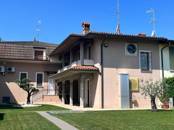 casa indipendente in affitto a Cazzago San Martino in zona Calino